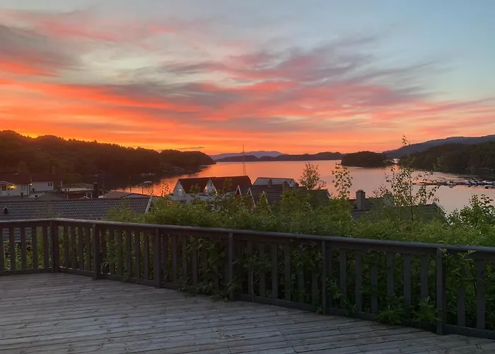 Exclusive Fjordside Villa With Swimming Pool, Sauna, Jacuzzi And Boat Hire