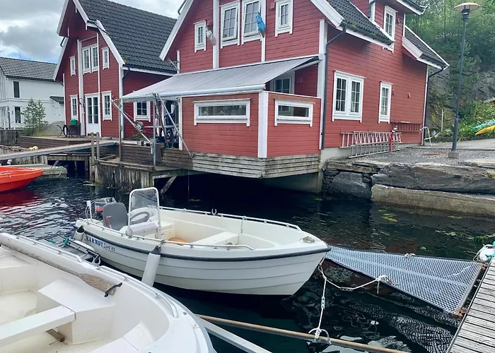 Exclusive Fjordside Villa With Swimming Pool, Sauna, Jacuzzi And Boat Hire Дом отдыха Sveio
