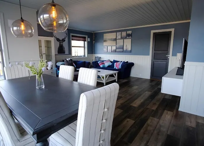 Tatil Evi Exclusive Fjordside Villa With Swimming Pool, Sauna, Jacuzzi And Boat Hire Sveio