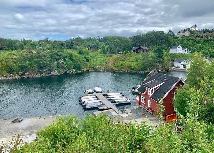 Exclusive Fjordside Villa With Swimming Pool, Sauna, Jacuzzi And Boat Hire *