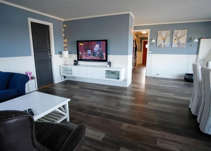 Exclusive Fjordside Villa With Swimming Pool, Sauna, Jacuzzi And Boat Hire *