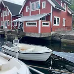 Exclusive Fjordside Villa With Swimming Pool, Sauna, Jacuzzi And Boat Hire Hébergement de vacances Sveio