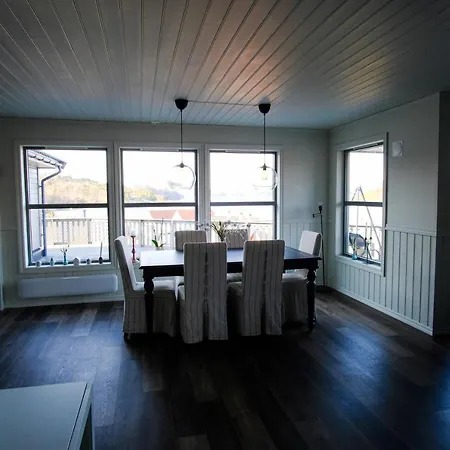 Exclusive Fjordside Villa With Swimming Pool, Sauna, Jacuzzi And Boat Hire *