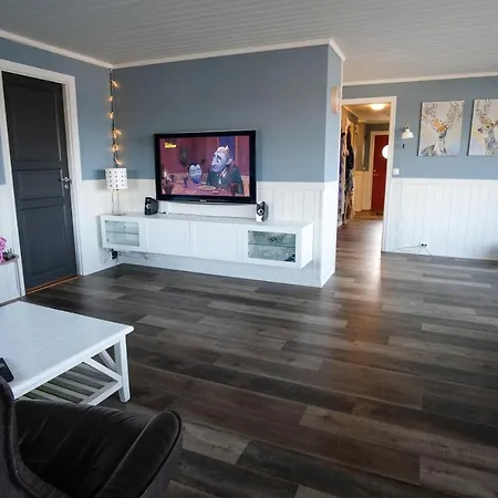 Exclusive Fjordside Villa With Swimming Pool, Sauna, Jacuzzi And Boat Hire *